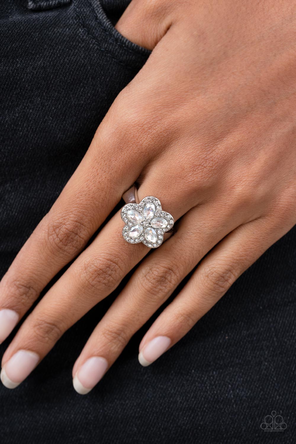 Efflorescent Envy White Ring- Paparazzi